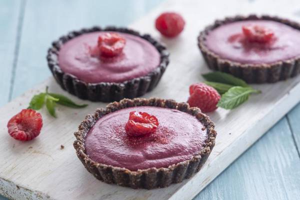 A summery, easy-to-make vegan red berry tartlet