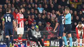 PSV’s 10 men hold on for goalless draw with Atlético Madrid