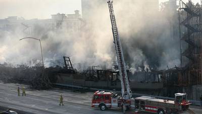 Firefighters battle Los Angeles blaze