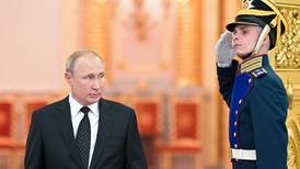 Putin is an evil little man, but why bring his height into it?