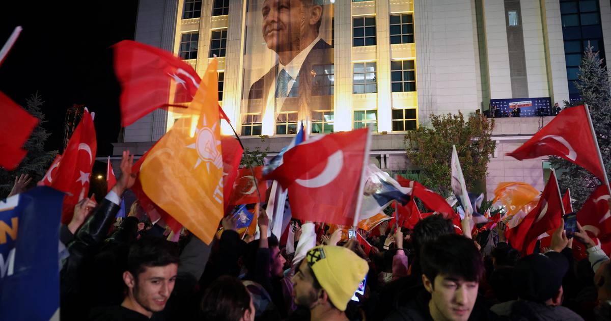 Эрдоган лидирует в течение третьего десятилетия у власти, несмотря на неудачу во втором туре – The Irish Times
