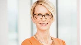 Glaxo to pay first woman boss 25% less than male predecessor