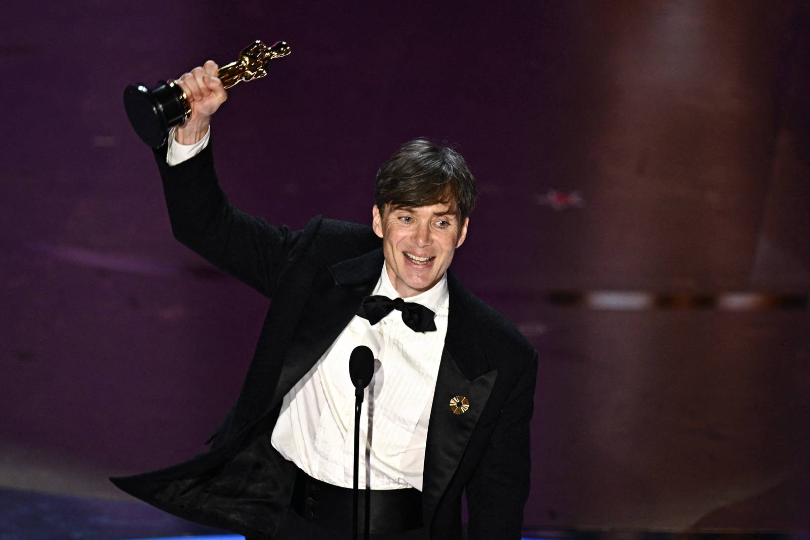 TOPSHOT - Irish actor Cillian Murphy accepts the award for Best Actor in a Leading Role for "Oppenheimer" onstage during the 96th Annual Academy Awards at the Dolby Theatre in Hollywood, California on March 10, 2024. (Photo by Patrick T. Fallon / AFP) (Photo by PATRICK T. FALLON/AFP via Getty Images)