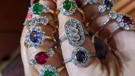 Antique jewellery dealers go online for Insta gratification