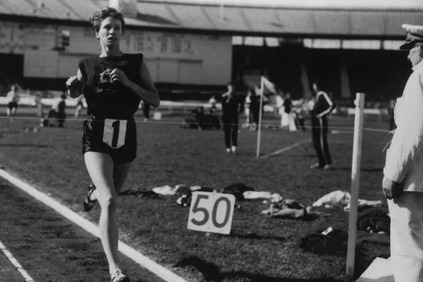 First woman to run mile in under five minutes