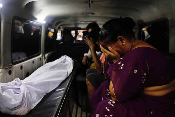 At least 22 killed in stampede at Mumbai railway station