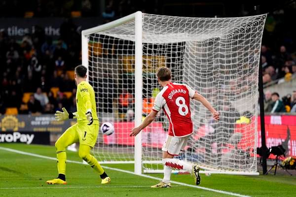 Arsenal return to top of Premier League with win at Wolves