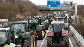 Protesting French farmers block motorways for second day