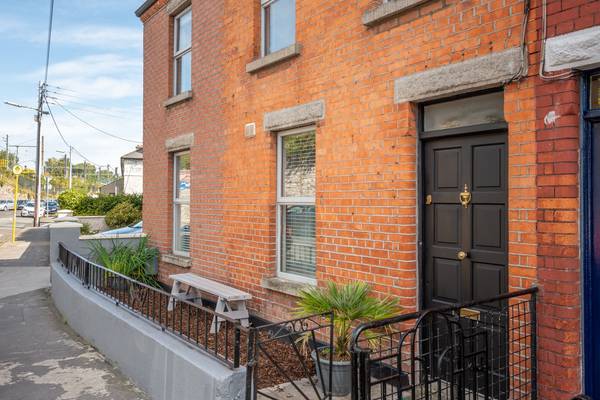 Go West in East Wall for rare roomy four bed seeking €475k