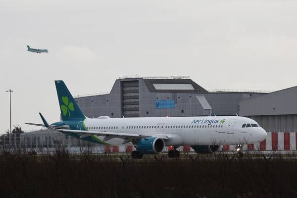 Aer Lingus pilot to receive €15,300 award after finger crushed by air bridge door