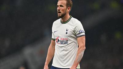 ‘I heard it’: Harry Kane’s wooing by United fans adds twist to Spurs drama