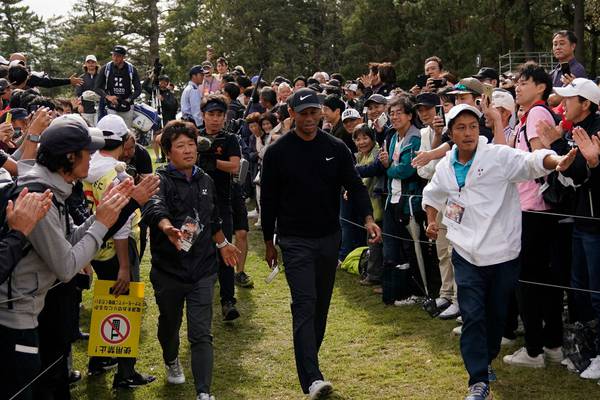 Tiger Woods surges into lead in Japan after stunning 64