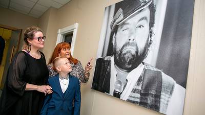 Family of Brendan Grace unveil photo of him on airport wall of fame