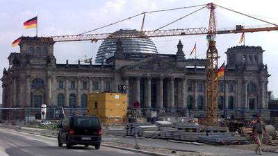 Politics of bilocation: back and forth between Bonn and Berlin