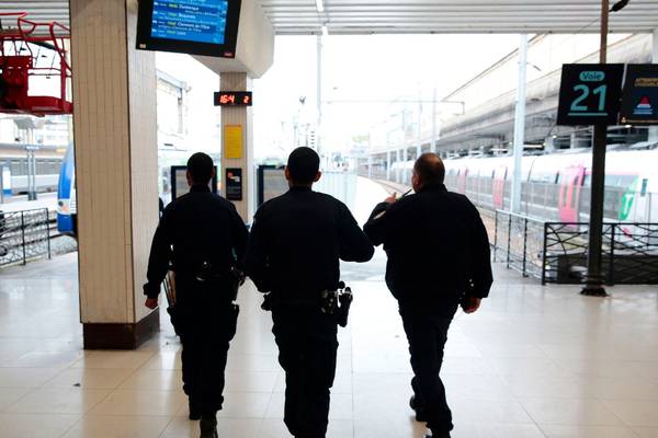 Man held at Paris train station after threatening police with knife
