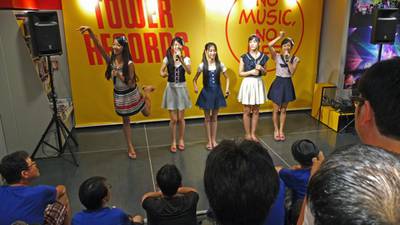 CD-loving Japanese resist move to online music