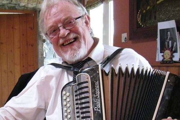 Tony MacMahon, ‘giant’ of Irish traditional music, dies