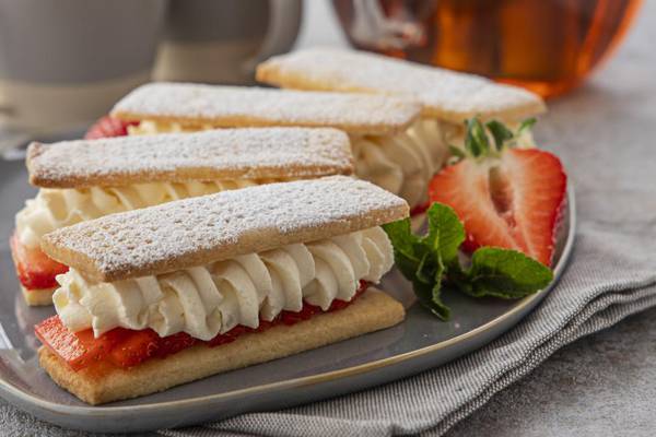 Strawberry shortbread with Chantilly cream