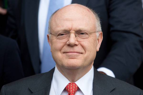 Pfizer CEO Ian Read to stand down