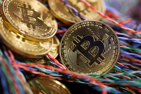Bitcoin drops after Chinese exchange stops trading
