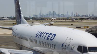 United Airlines pledges mileage programme to secure loan
