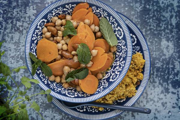 Spiced carrot and chickpea stew