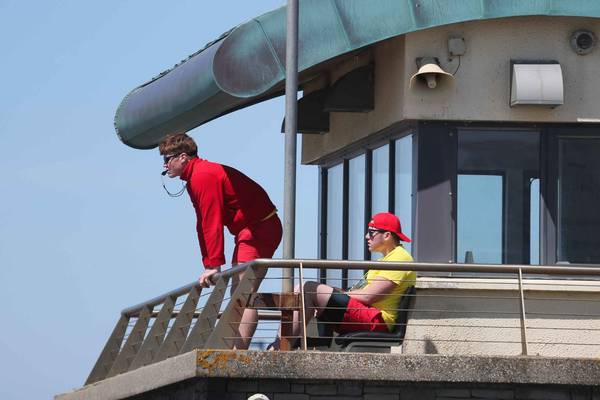 Lifeguards begin summer duties early at Lahinch as people flock to the beach