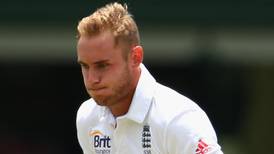 Matt Prior and Stuart  Broad help prevent man jumping off bridge