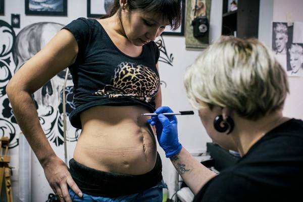 Russian tattoo artist turns domestic abuse scars into butterflies