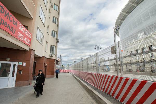 Russians rail against World Cup security barrier