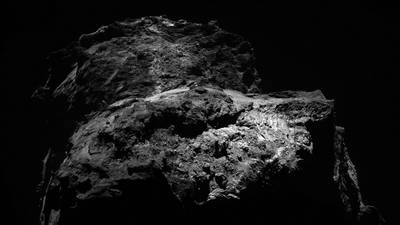 Comet 67P: Dirty space snowball reveals its icy heart