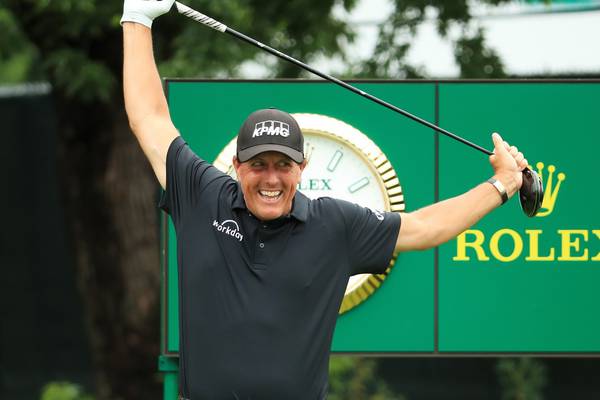 Phil Mickelson evacuated from hotel after lightning strike