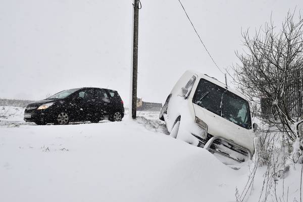 Driving in the snow: what you need in the car and how to brave the elements