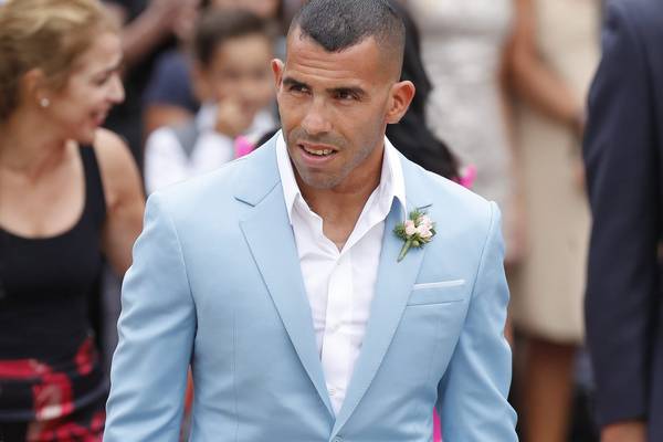 Carlos Tevez completes €600,000-a-week deal to China
