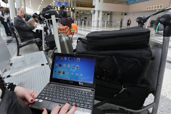 US may  expand laptop ban to all European flights