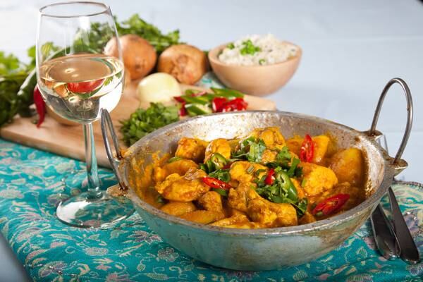 Can you drink wine with curry? 