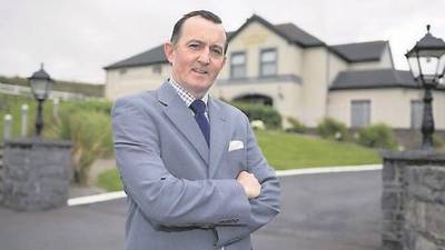 Hotelier offers to fund return for Lahinch native after letter