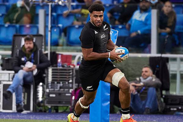 Record-breaking New Zealand comfortably see off Italy