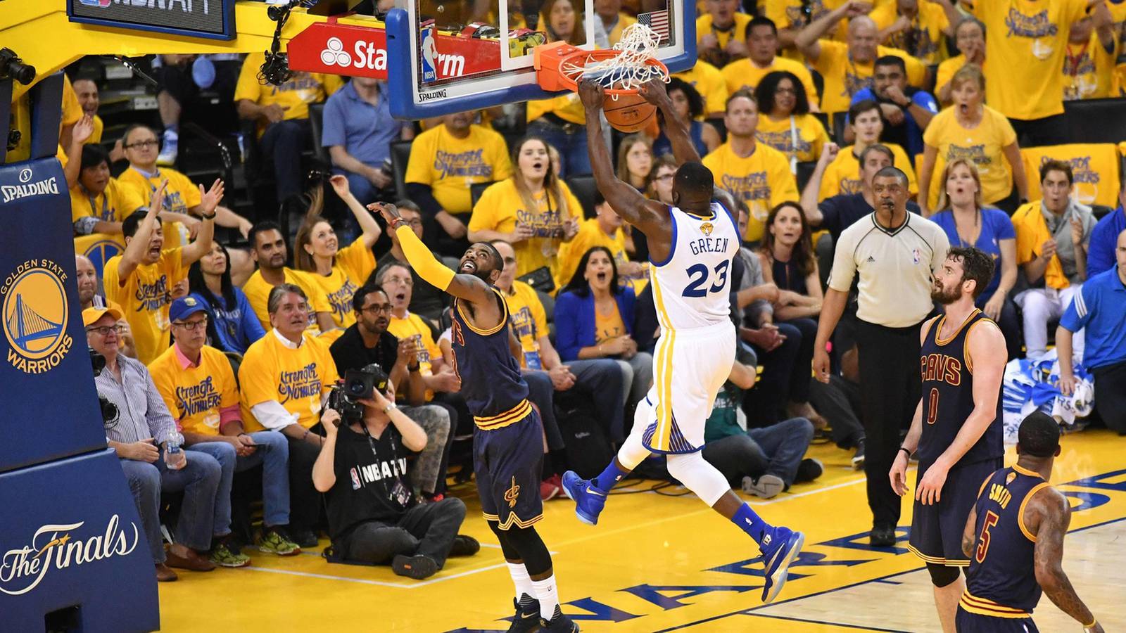 Warriors take commanding NBA Finals lead over Cavaliers after wild
