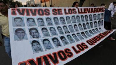 Senior Mexican police officer held over student disappearances