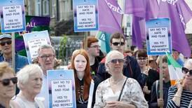 ‘Céad míle fáilte’: Hundreds attend rally in solidarity with asylum seekers in Dún Laoghaire