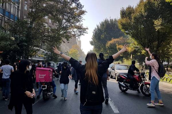 Iranian schoolgirls take up battle cry as anti-government protests continue