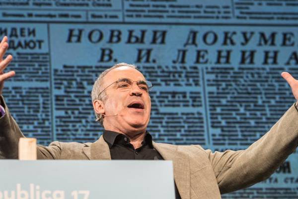 Kasparov urges fightback against online propaganda