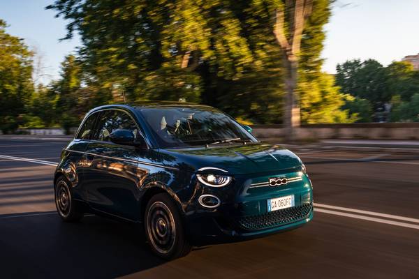 Fiat’s electric 500 ‘leaves German premium cars sitting at the lights’