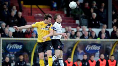 John Mountney strikes  late goal as  Dundalk see off game Derry side