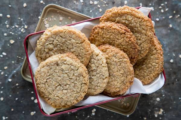 Almond oat cookies