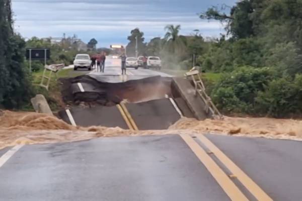 Moment bridge collapses due to flooding in Brazil