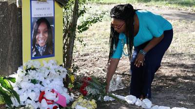 Texas officers say Sandra Bland told of previous suicide attempt