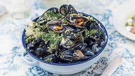 Mussels with blue cheese and dill crumb