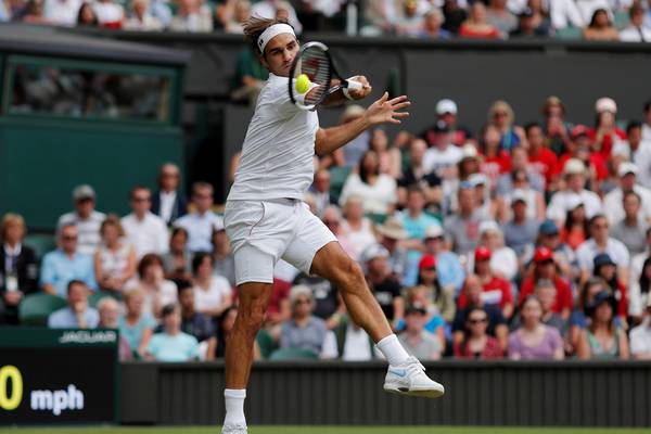 Wimbledon: Roger Federer gives an exhibition in straight-sets win